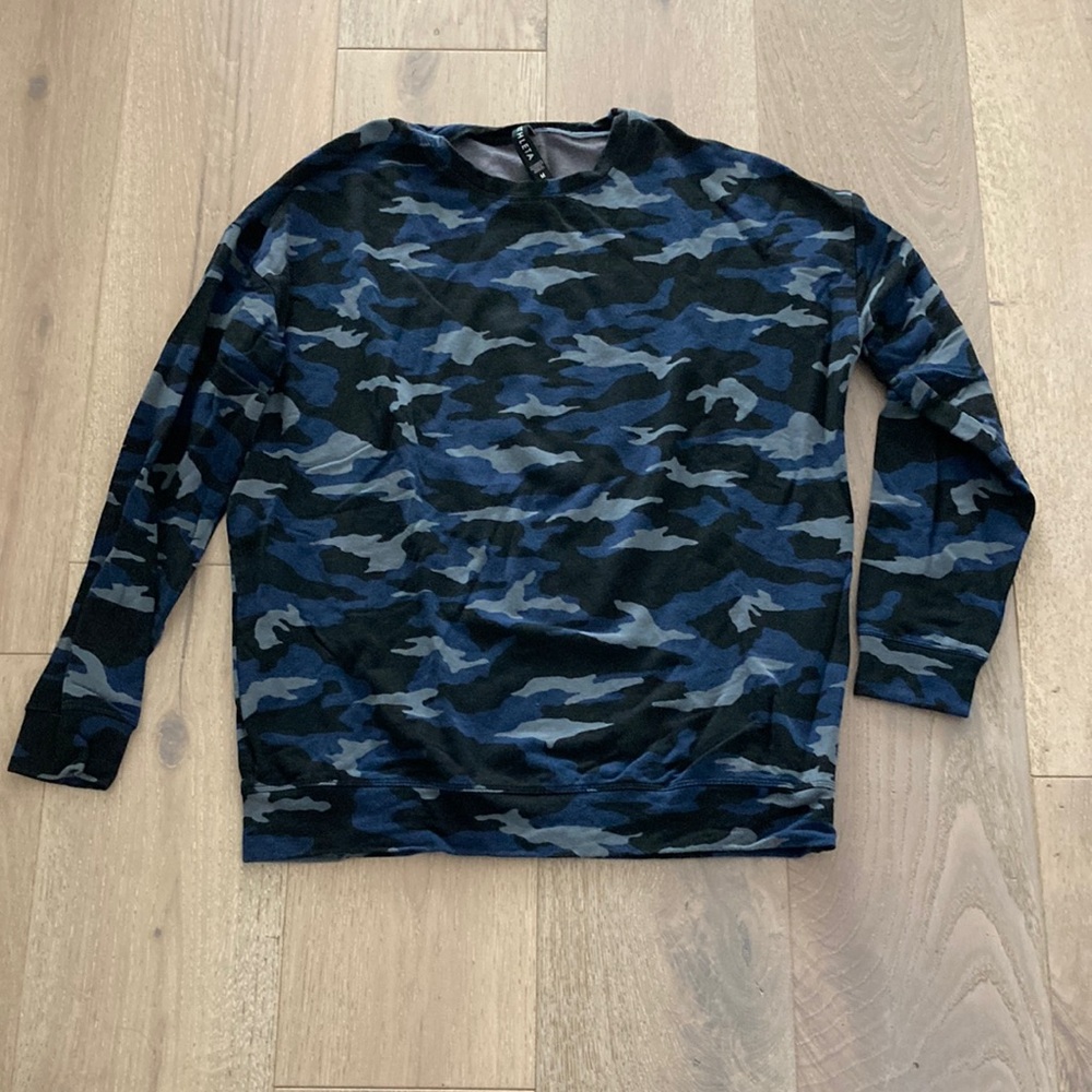 Athleta blue camo Balance sweatshirt